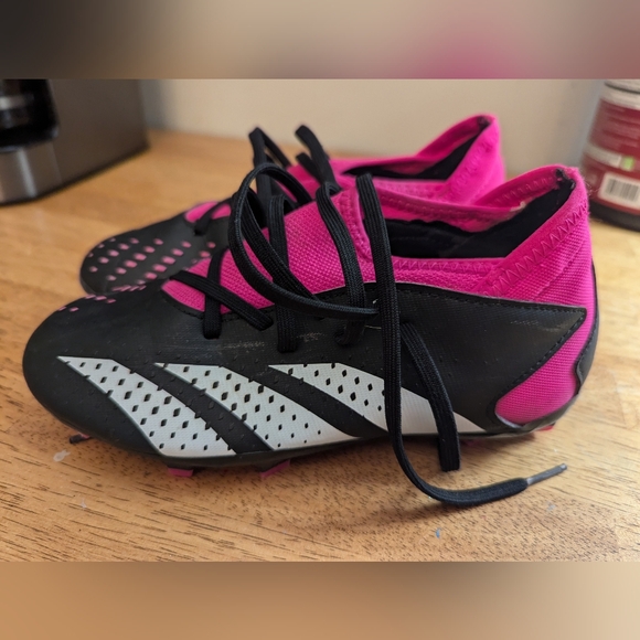 Adidas Predator Youth Cleats - Picture 2 of 3